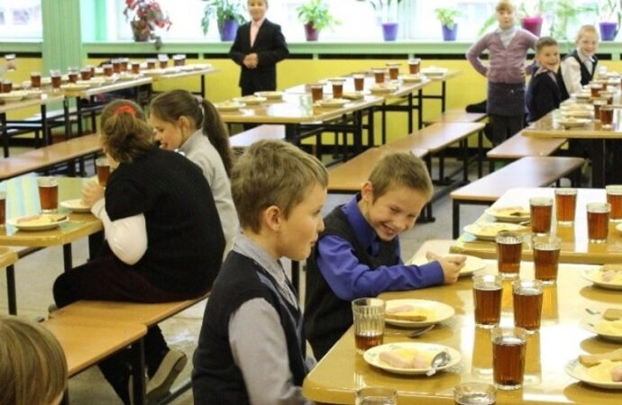 В десяти одесских школах будут по-новому кормить детей