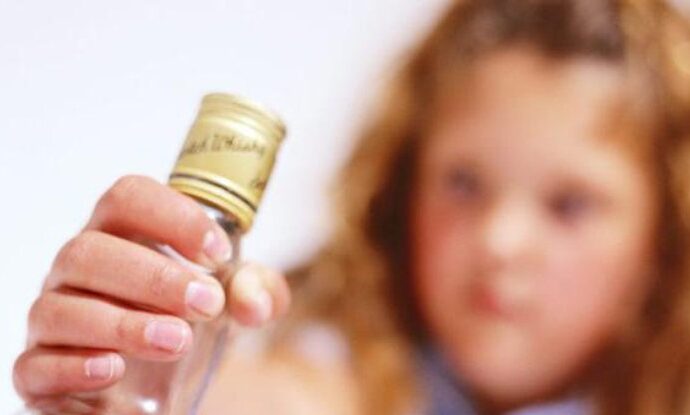 В Одесской области шестилетняя малышка отравилась спиртным