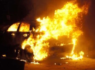 У одесского «Привоза» дотла сгорела машина (видео)