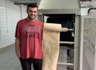 Український студент розпочне виробництво паперу з опалого листя