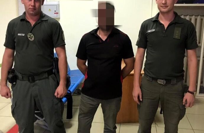 В Одеському аеропорту затримали чоловіка, якого розшукував Інтерпол
