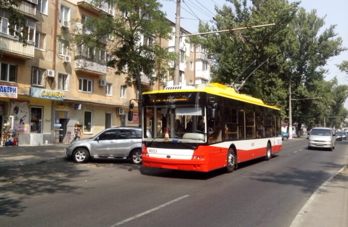 Из-за акции протеста на Таирова в Одессе застряли троллейбусы