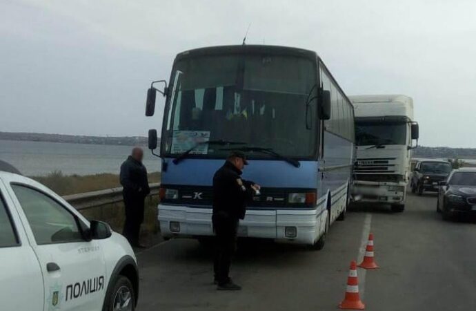 В Одесской области грузовик столкнулся с автобусом Херсон-Прага