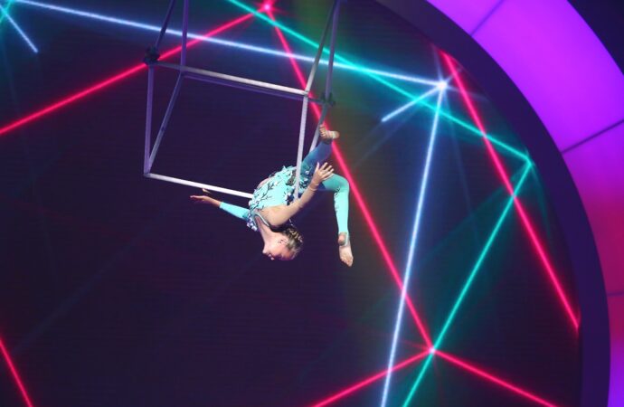 Милана Солодовник воздушная гимнастка на кубе