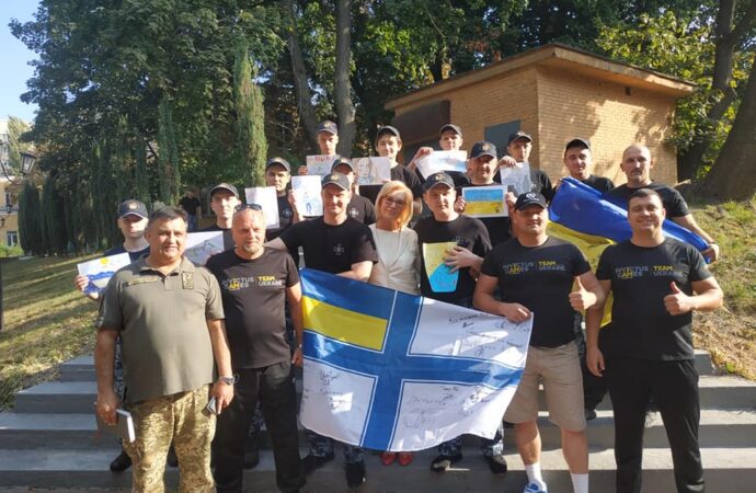 Одесские моряки, освобожденные из плена, уже прилетели домой