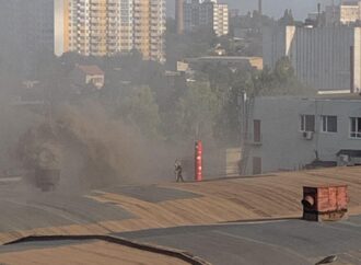 Дым столбом: на одесской Молдаванке случился пожар (видео)