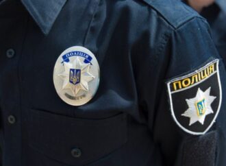 До пологового з сиренами: в Одесі патрульні супроводжували авто з породіллею