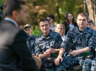 Зеленский пообещал освобожденным из плена морякам квартиры в Одессе