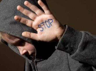 На Одещині група підлітків зґвалтувала 12-річного хлопця: підозрюваних у справі досі немає