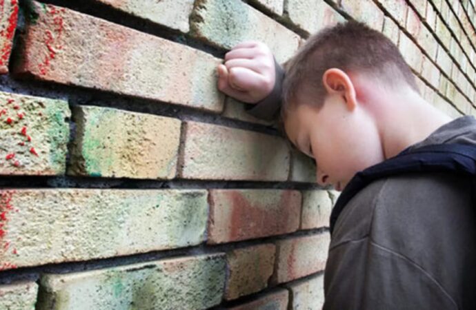 Дитяча жорстокість: на Одещині 12-річні хлопці насмерть закидали камінням безхатченка