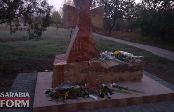 В Одесской области памятный знак пострадал от рук вандалов