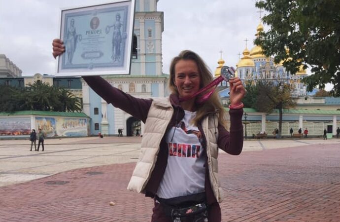 Пробігла 45 кілометрів з робо-протезом: одеситка встановила рекорд України