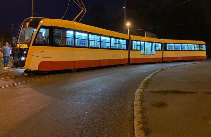 Найдовший трамвай почали випробовувати на маршрутах Одеси