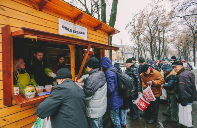 Накормят и дадут продуктов: одесских пенсионеров зовут на благотворительный обед