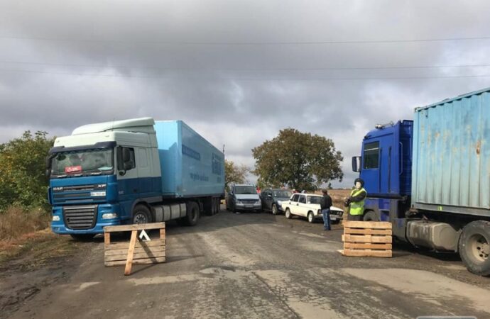Недельное блокирование дороги в Одесской области прекратили: трассу отремонтируют