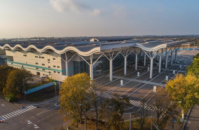 Парковка в аэропорту Одессы стала бесплатной: есть условие