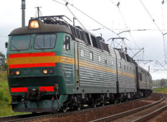 Подросток на Одесской железной дороге чудом выжил после селфи на крыше поезда