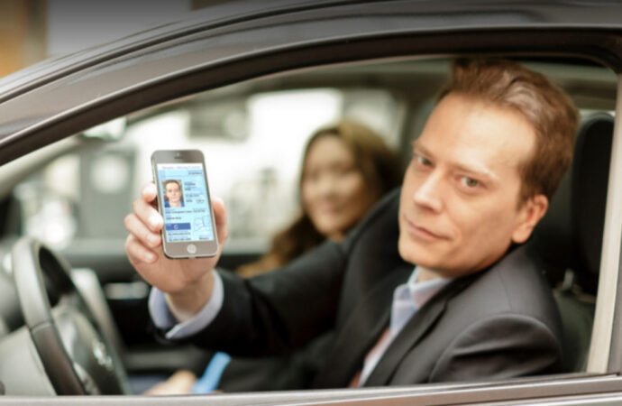 Держава в смартфоні: у Раді експериментують з електронними водійськими правами