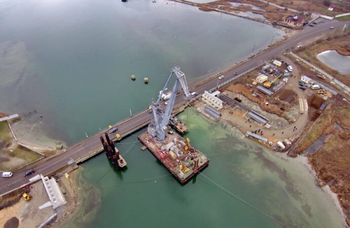 Ремонт понтонного моста под Одессой обещают завершить на месяц раньше