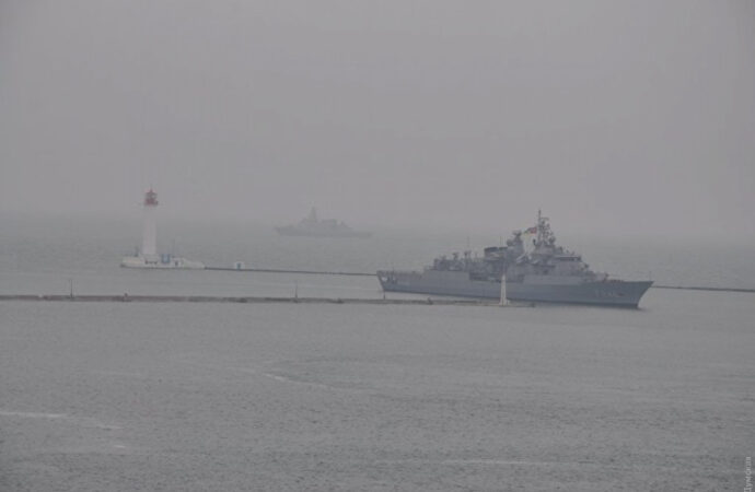 Не лише аеропорт: через туман в Одесі обмежили роботу декількох морських портів