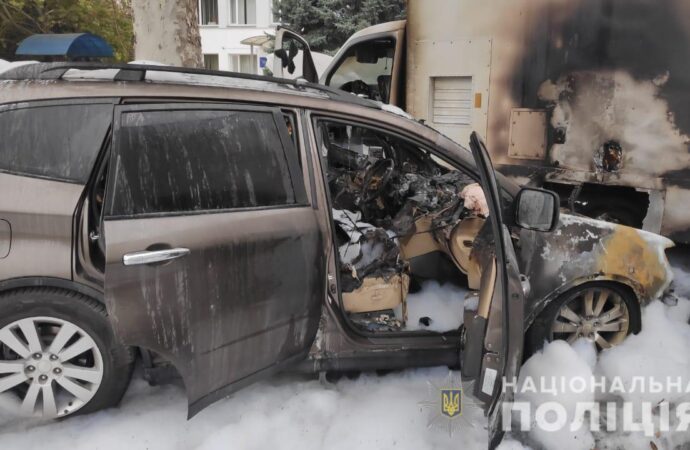 В Черноморске подожгли автомобиль таможенника (видео)