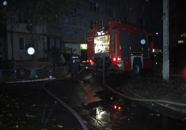 Пожар в одесской многоэтажке: спасены три человека, в том числе ребенок