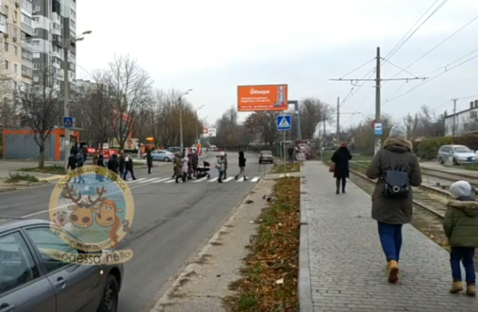 «Хотим тепла!»: горожане в Одессе перкрыли дорогу в знак протеста (видео)