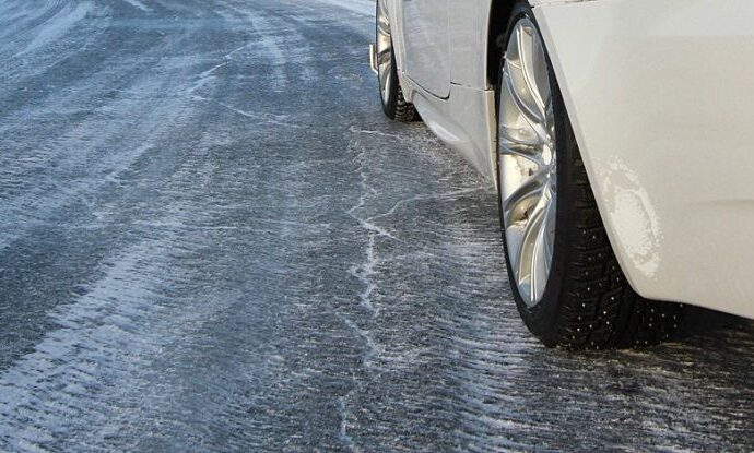 Снег и гололед: водителей предупредили об опасности на дорогах Одесской области