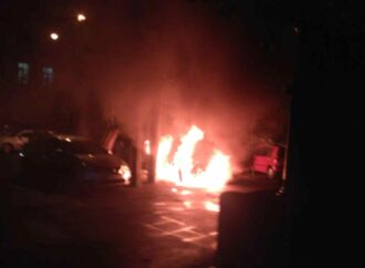 В центре Одессе пылал автомобиль (фото, видео)
