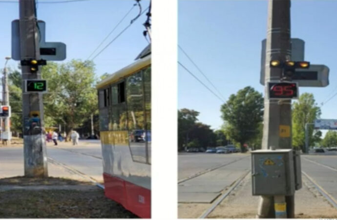 В Одессе появился светофор, который узнает трамваи