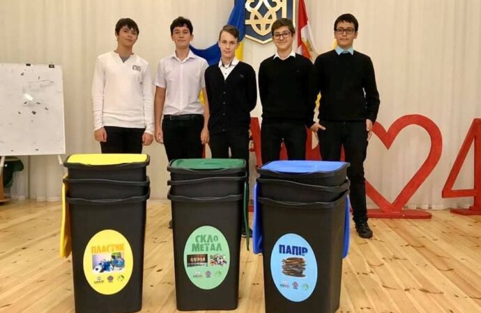 Со школьной скамьи: дети в Одессе будут учиться сортировать мусор