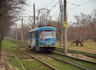 В Одесі жінка намагалася наздогнати трамвай і травмувалася