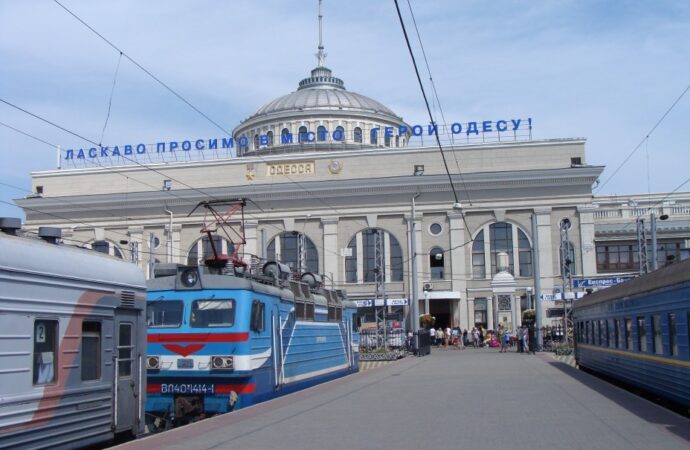 На праздники в направлении Одессы назначены дополнительные поезда: график движения