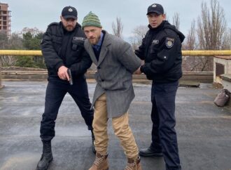 На Французском бульваре в Одессе копы «арестовали» популярного украинского танцора (фото)