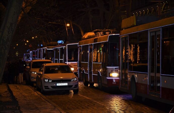 У День святого Миколая Одесою проїде колона з декількох святкових тролейбусів