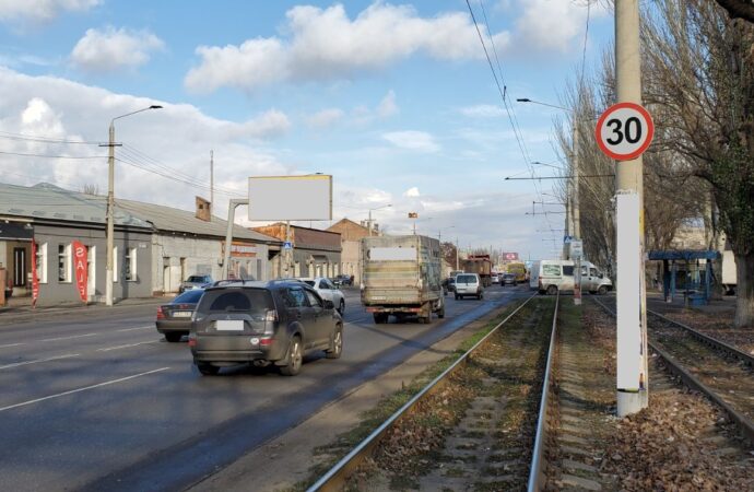 На улицах Одессы появились новые ограничения для водителей: где искать