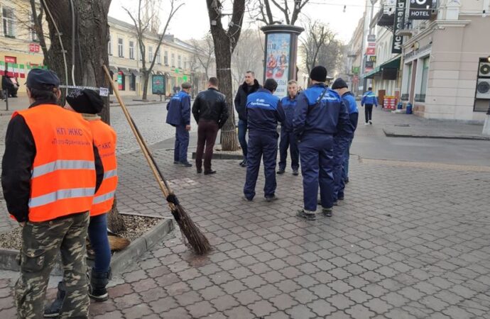 Одеські двірники та сантехніки відтепер будуть у новій уніформі (фото)