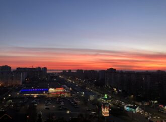 Одесити спостерігали захід сонця у яскраво-рожевих кольорах — фото