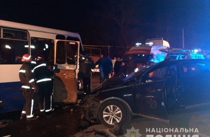 Крупная авария в Одесской области: легковушка вылетела на встречку и столкнулась с маршруткой