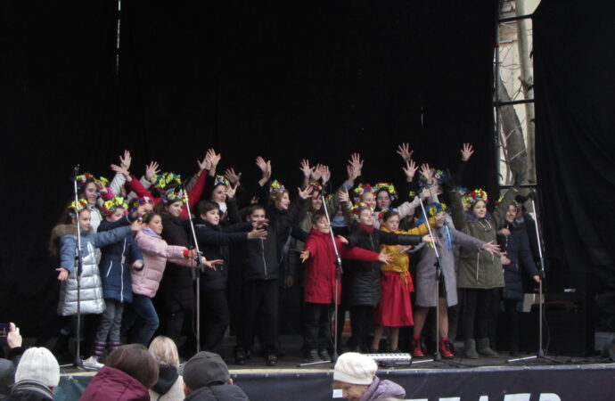 На рождественских гуляниях в центре Одессы хором спели колядки (фото)