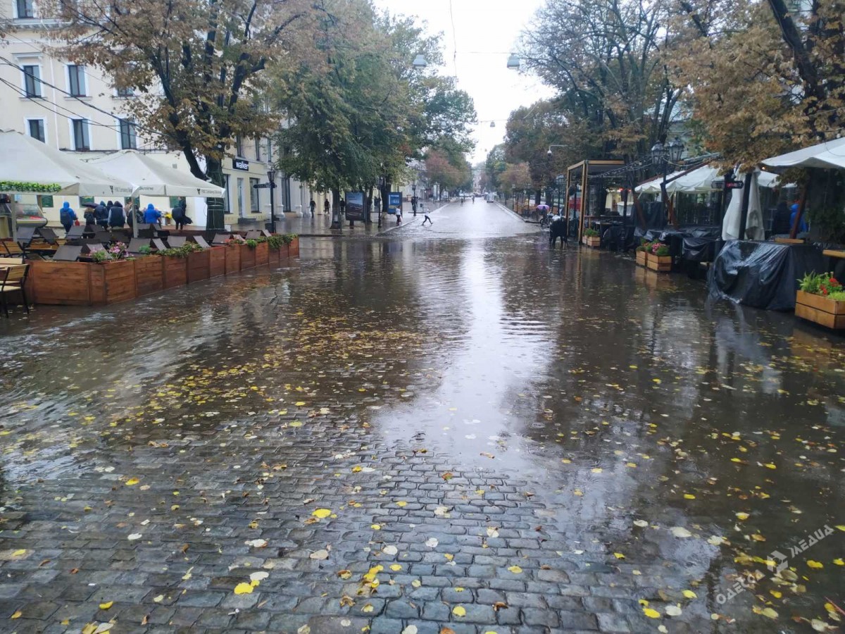 Обстановка в одессе на сегодняшний день. Потоп в Одессе.на Дерибасовской. Дождь в Одессе. Одесса климат. Муссонские дожди.