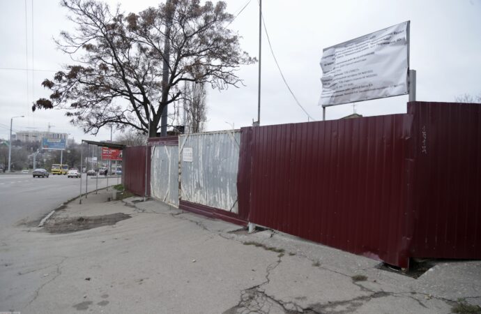 Во время строительства «Макдональдса» в Одессе рухнула часть дома по-соседству (фото)