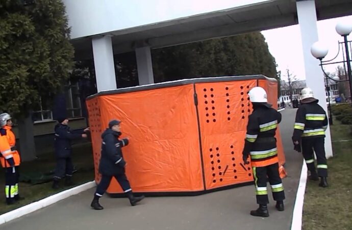 Двоє випускників Одеського коледжу економіки мають наміри передати рятувальникам «Куб життя»