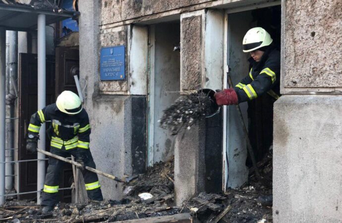 Фрагменти електропорводки з місця пожежі в Одеському коледжі економіки направили на експертизу