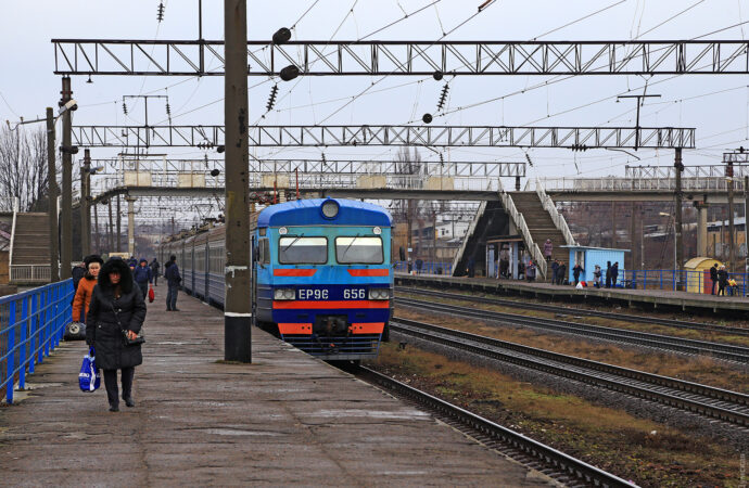 На Одесской железной дороге пешеход попал под электропоезд