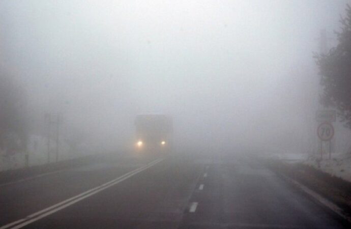 У зв’язку з погіршенням погодних умов поліцейські Одещини закликають водіїв та пішоходів бути пильними на дорозі