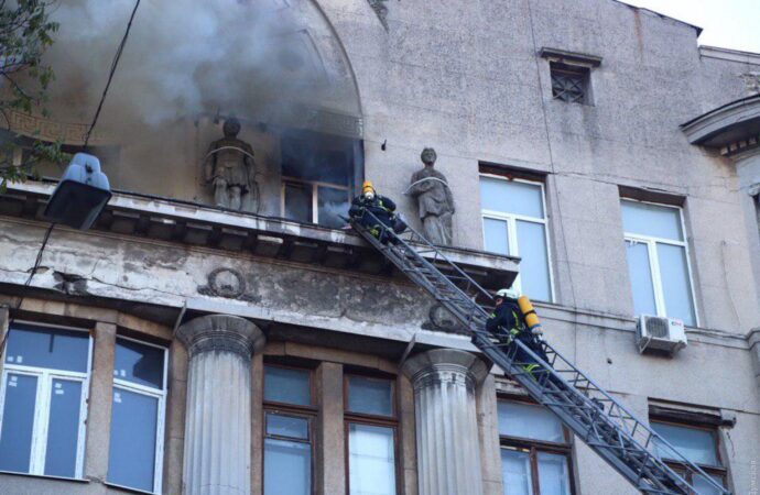 Завідуючій господарством Одеського економічного коледжу повідомили про підозру у службовій недбалості (відео)