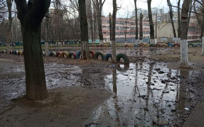 В Одессе очистили от засора проблемный сток и постановили регулярно промывать его