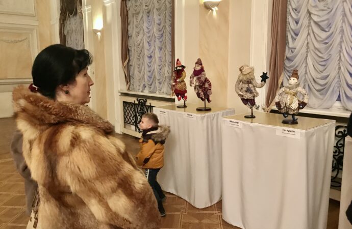 На выставке в Украинском театре Одессы показывают персонажей вертепа (фото)