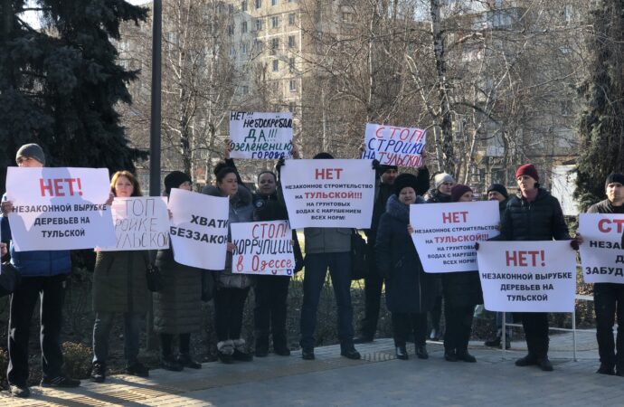 Одесситы собрали акцию протеста против застройки парка “Юность” (фото)
